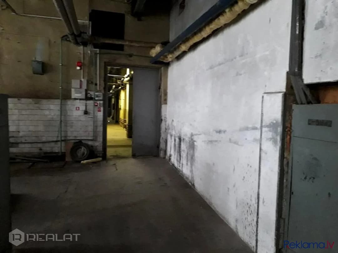 Iznomā noliktavas - ražošanas telpas 700 m2. platībā + Griestu augstums 8 m. + Industriālā — vēl bildes