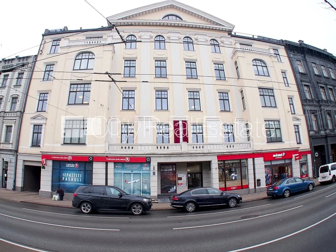 Fasādes māja, renovēta māja, viena kvadrātmetra apsaimniekošanas maksa mēnesī 1.5 EUR, ir