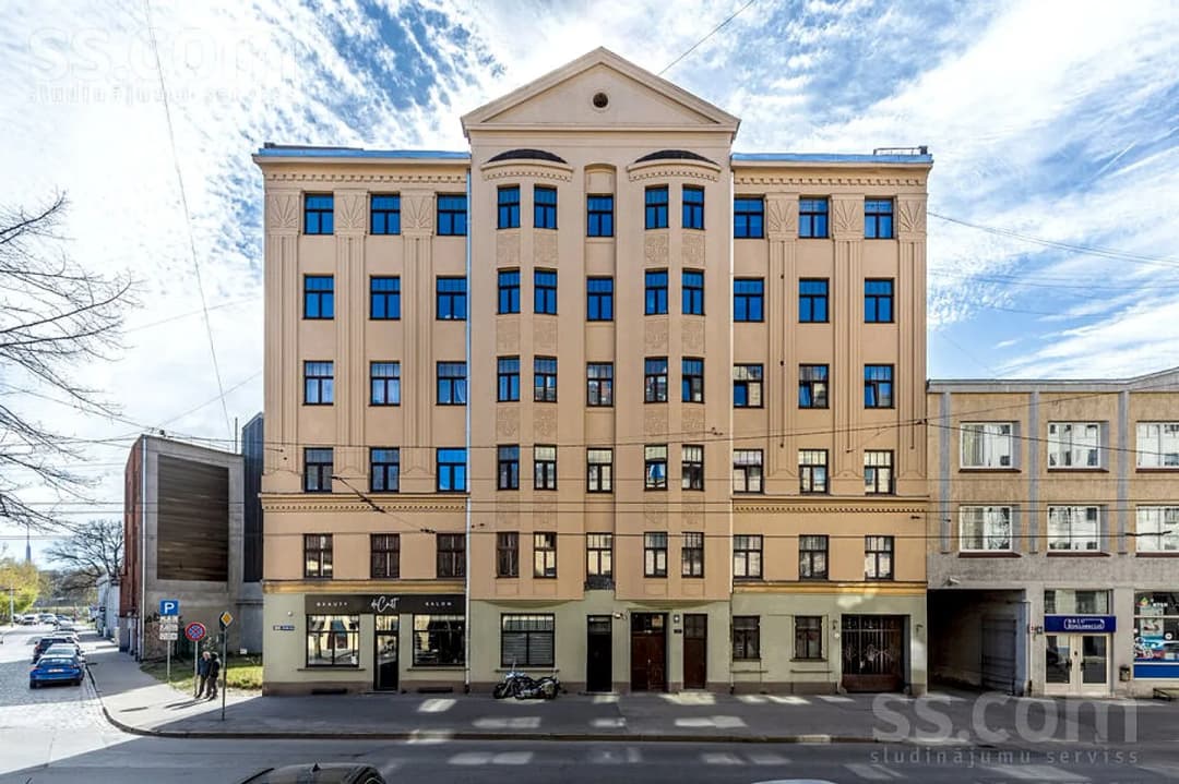 Trīsistabu dzīvoklis — Ģertrūdes 90