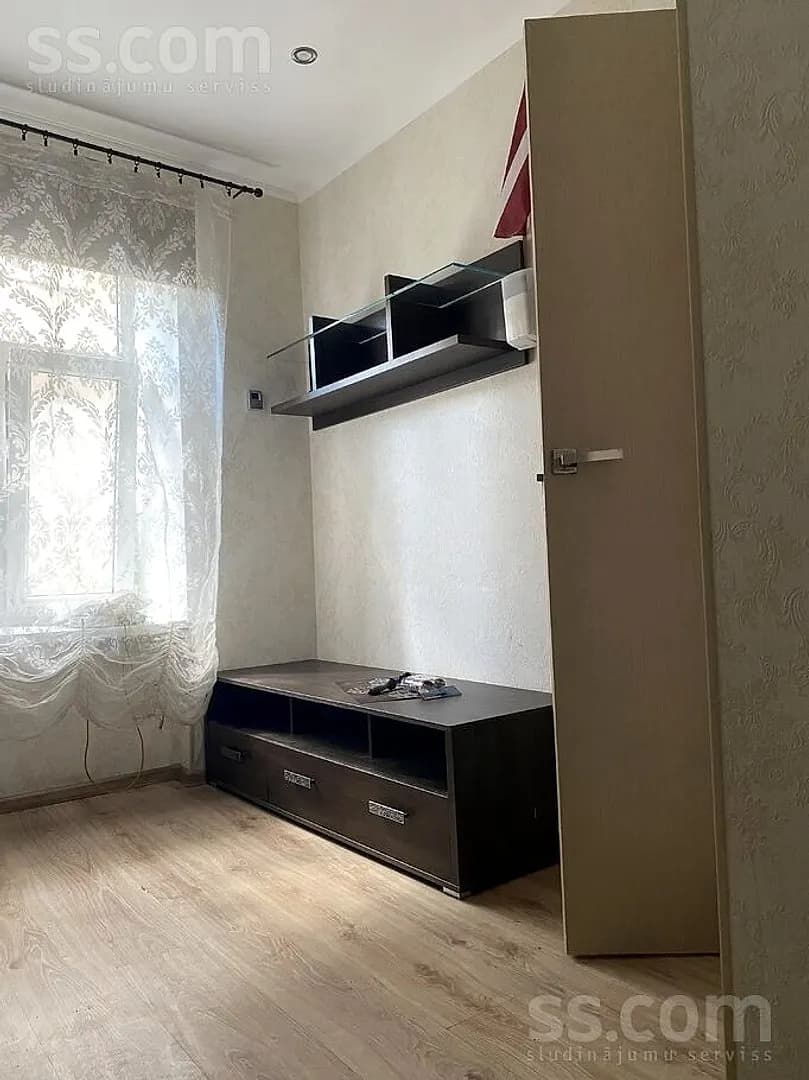 Vienistabas dzīvoklis — Bruņinieku 93a — vēl bildes