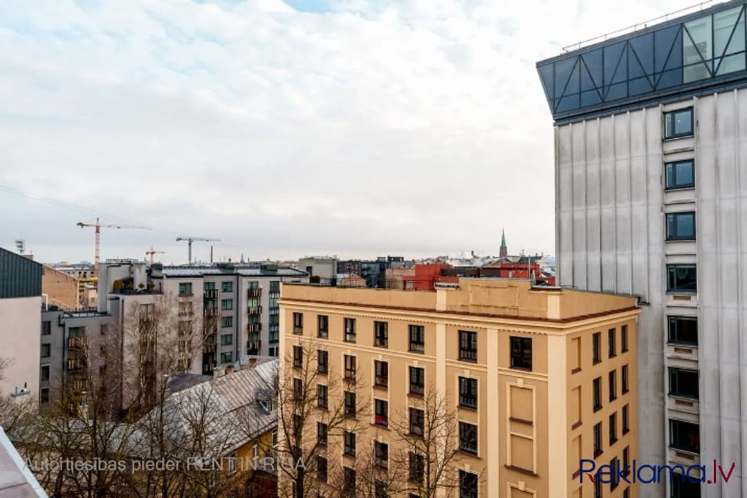 Klusā Centra baudītājiem ar plašu terasi uz Antonijas Ielu. Šis dzīvoklis notiekti — vēl bildes