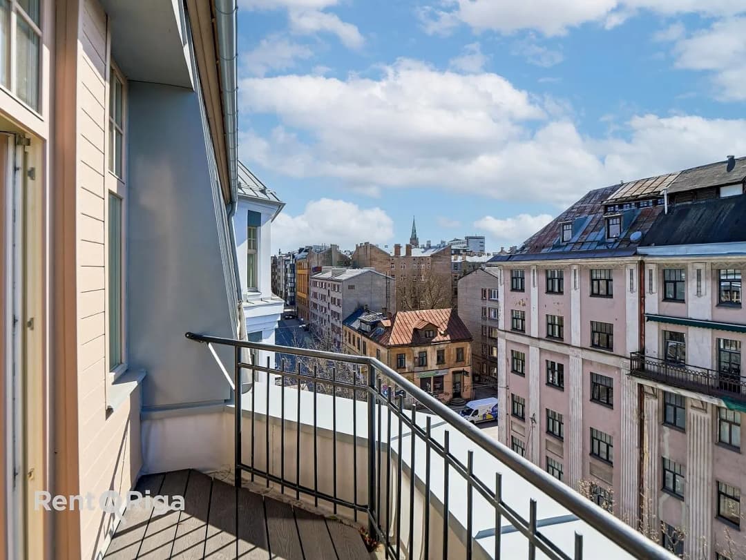 Valdemāra 61, Centrs — vēl bildes