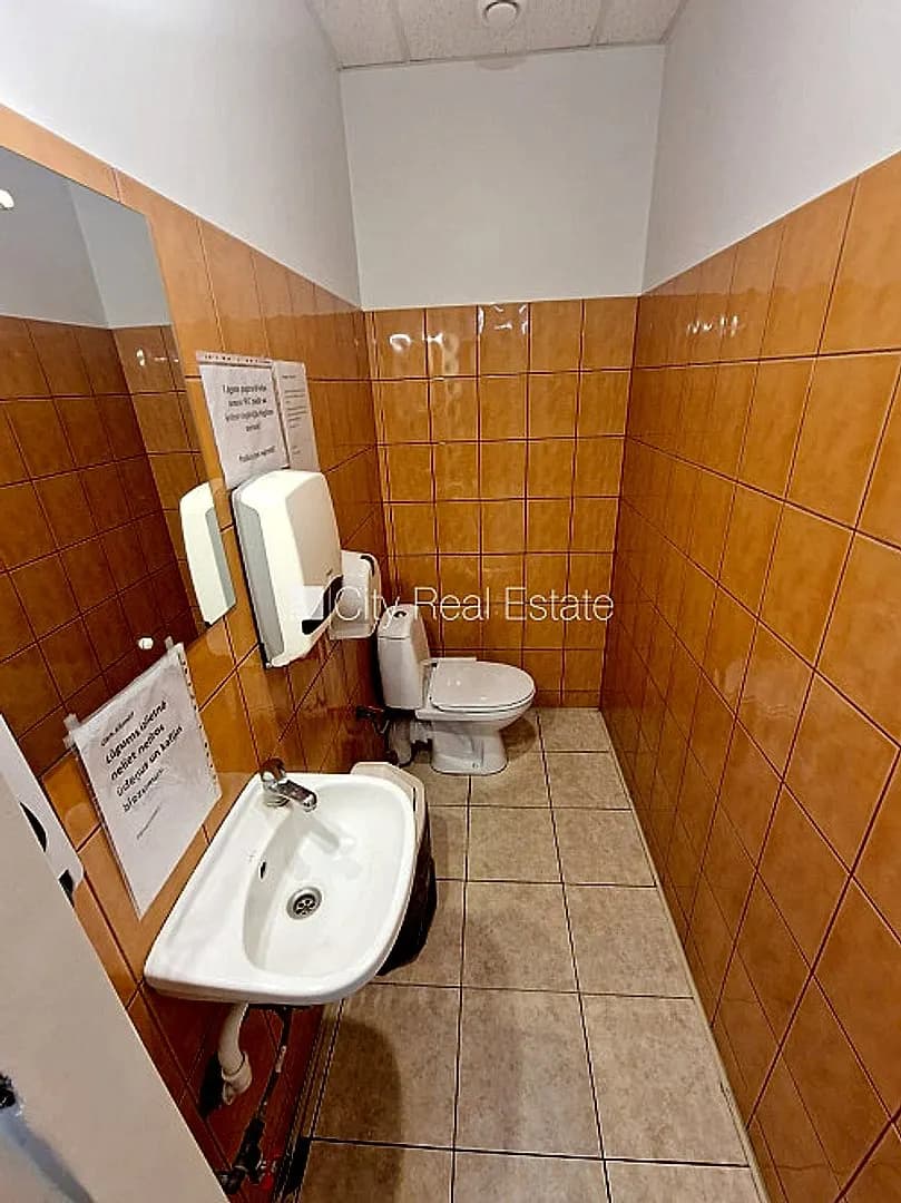 Fasādes māja, renovēta māja, viena kvadrātmetra apsaimniekošanas maksa mēnesī 1.95 EUR, — vēl bildes