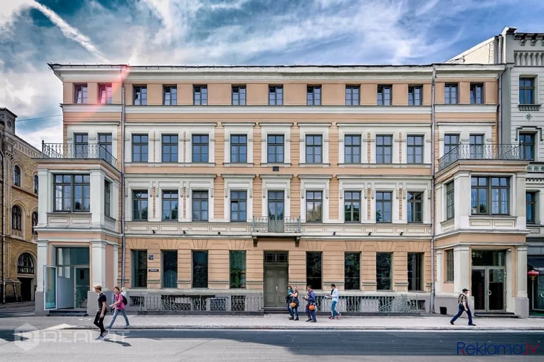 Divistabu dzīvoklis — Merķeļa iela 17/19
