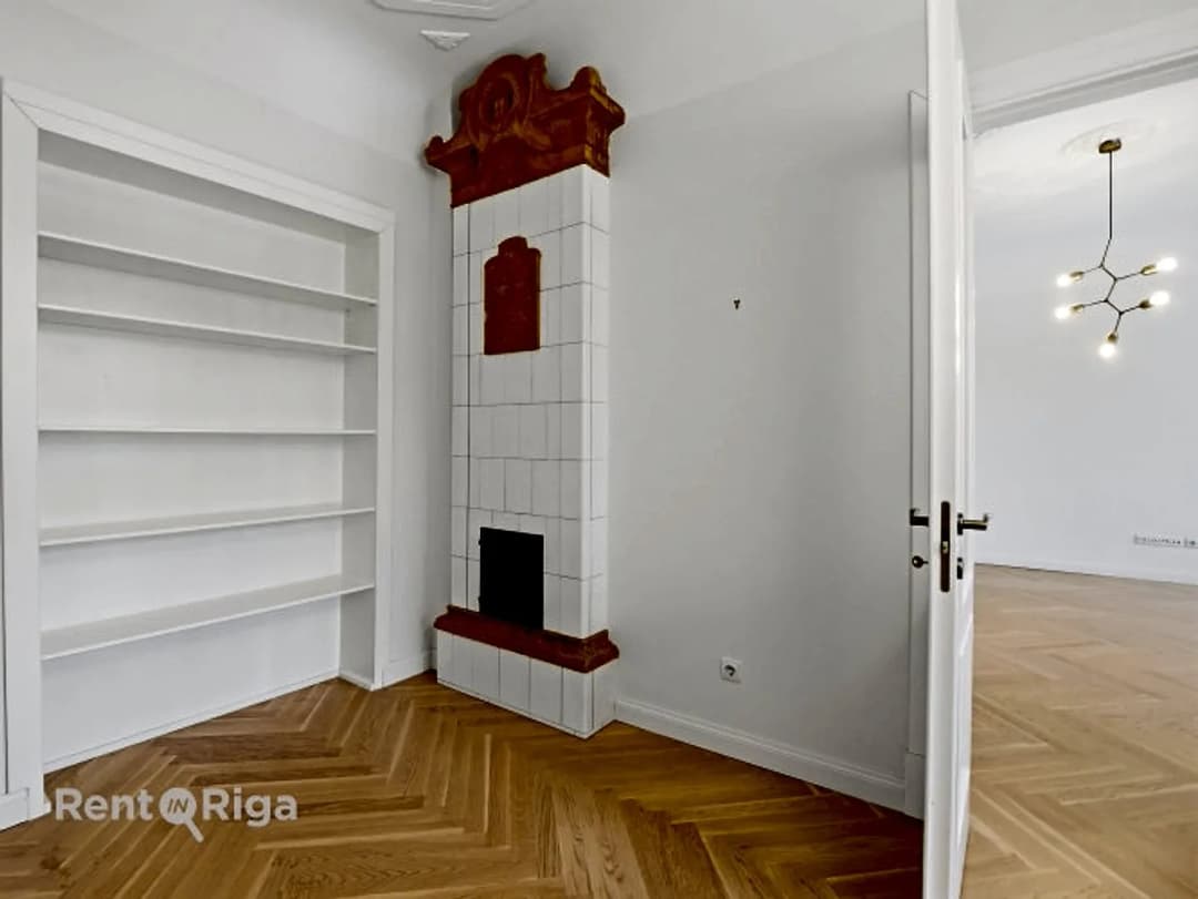 Četristabu dzīvoklis — Dzirnavu iela 1 — vēl bildes