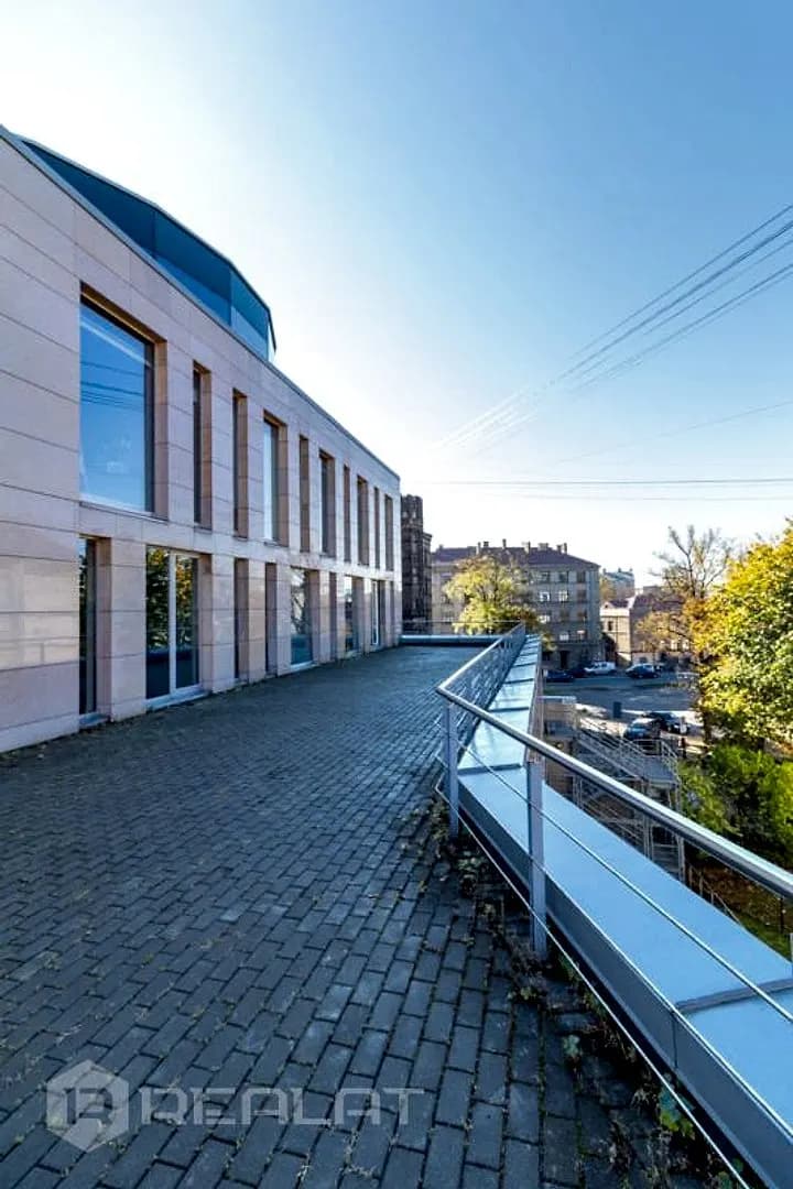 Brīvības iela 171, Centrs