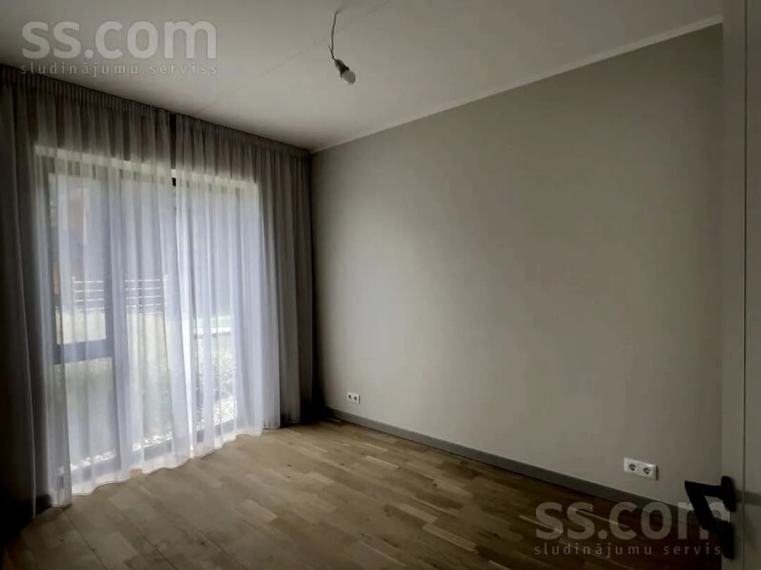 Trīsistabu dzīvoklis — Jūrmalas g. 74 — vēl bildes