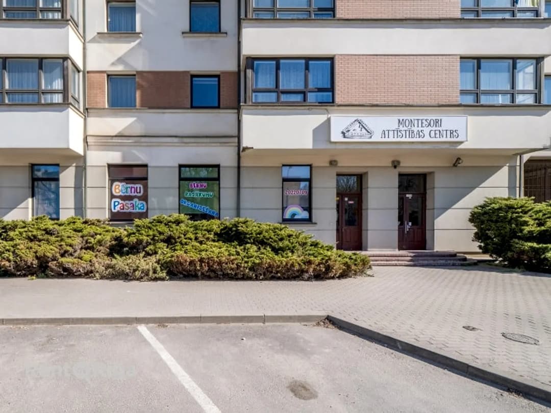 Trīsistabu dzīvoklis — Hospitāļu iela 8