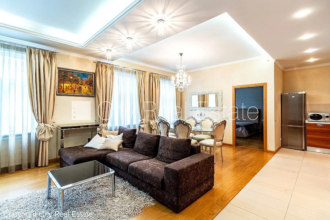 Četristabu dzīvoklis — Pulkveža Brieža iela 7