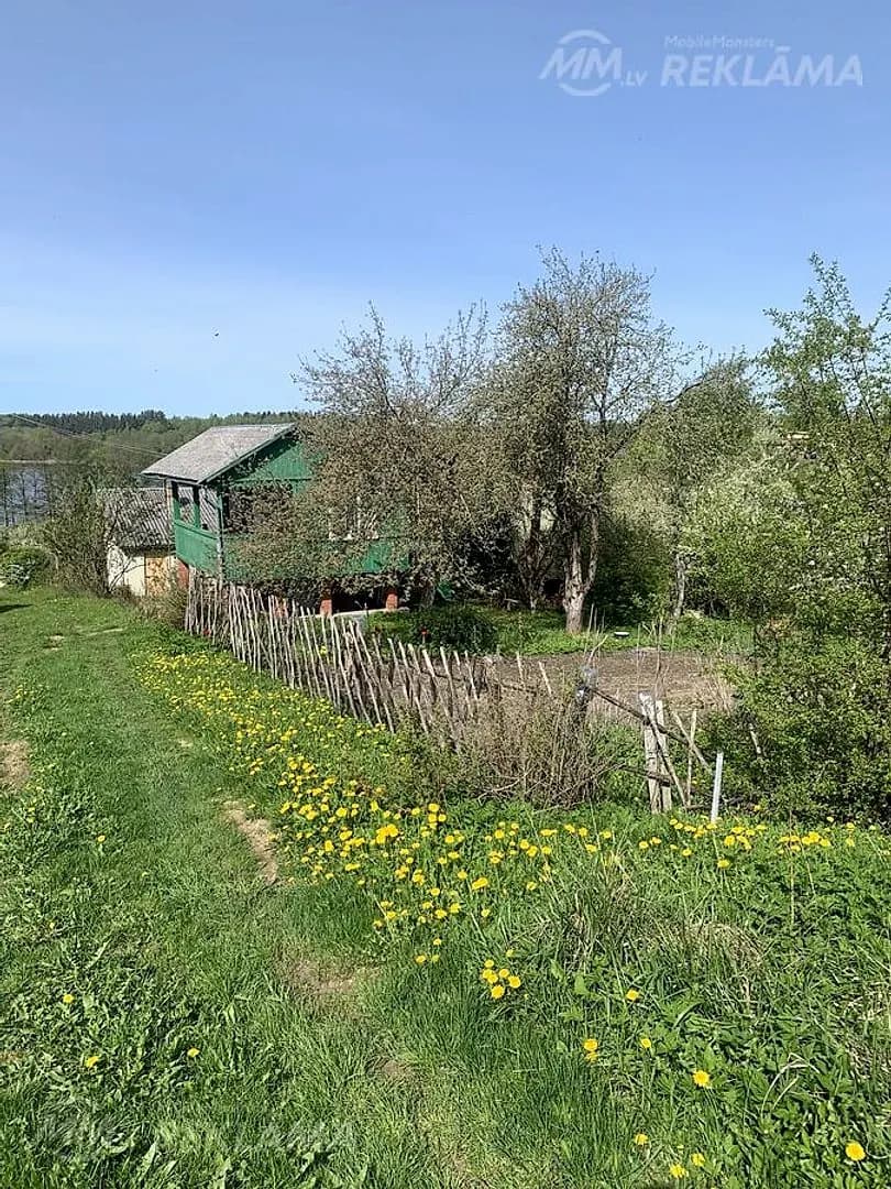 Divistabu māja — Zvirgzdenes šķērsiela 4a, Ludza
