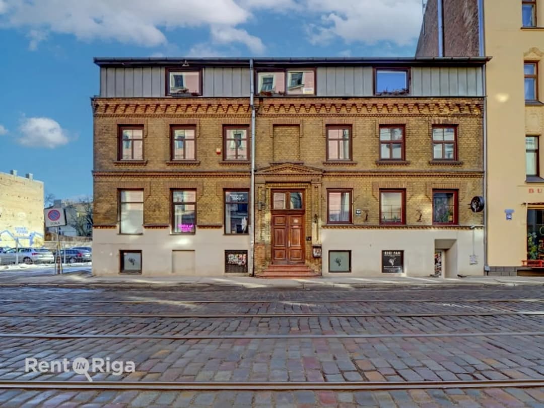 Piecistabu dzīvoklis — Miera iela 12