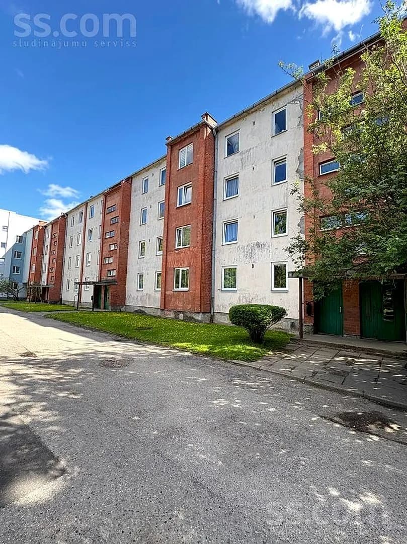 4 istabu dzīvoklis — Saules 19a