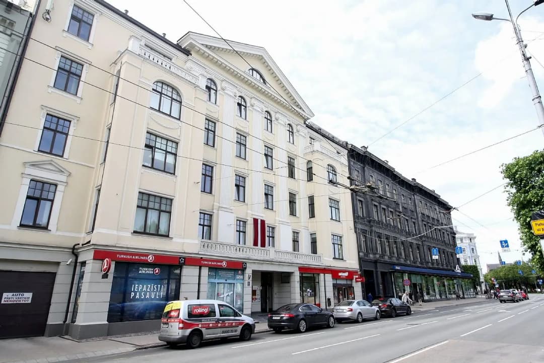 Merķeļa 21, Centrs