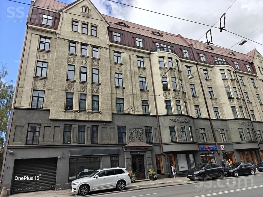 Trīsistabu dzīvoklis — Pulkv. Brieža 7