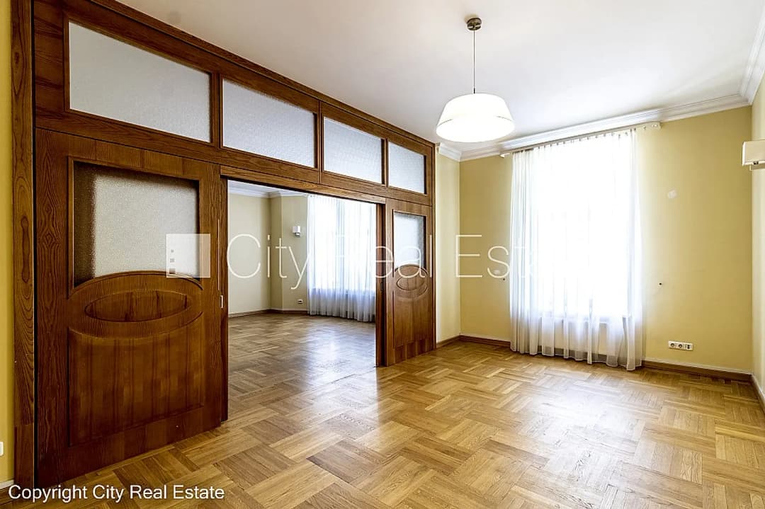 Četristabu dzīvoklis — Vīlandes iela 10 — vēl bildes
