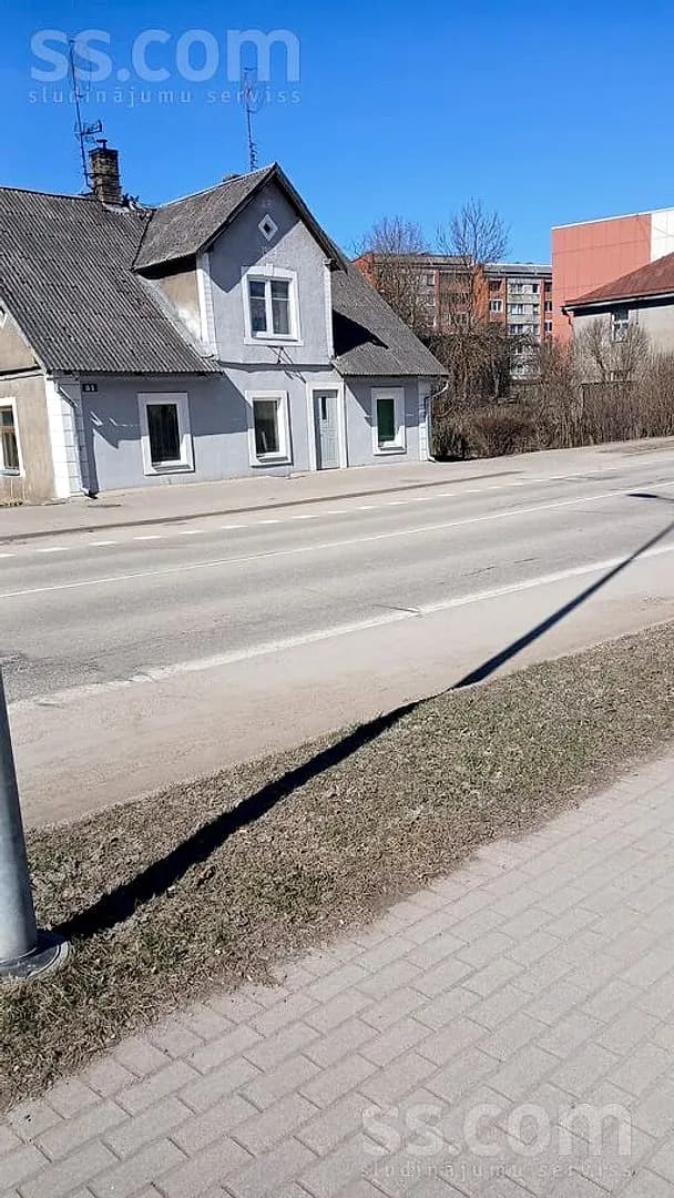 Trīsistabu dzīvoklis — Saules iela 31
