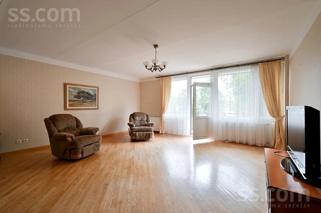 4 istabu dzīvoklis — Ceriņu iela 9