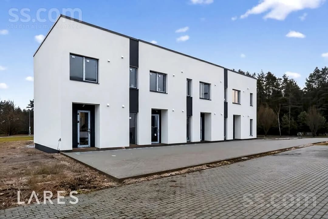 4 istabu dzīvoklis — Juglas 1