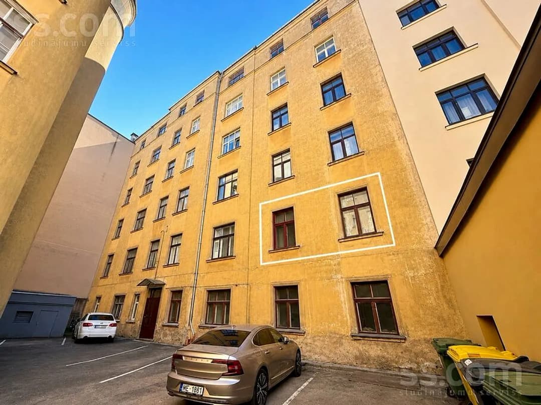 Trīsistabu dzīvoklis — Stabu 6