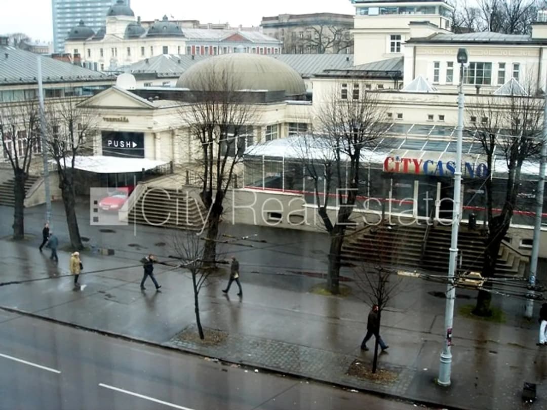 Fasādes māja, restaurēta māja, ieeja no ielas un pagalma, ir lifts, istabas izolētas, viena — bilde 4