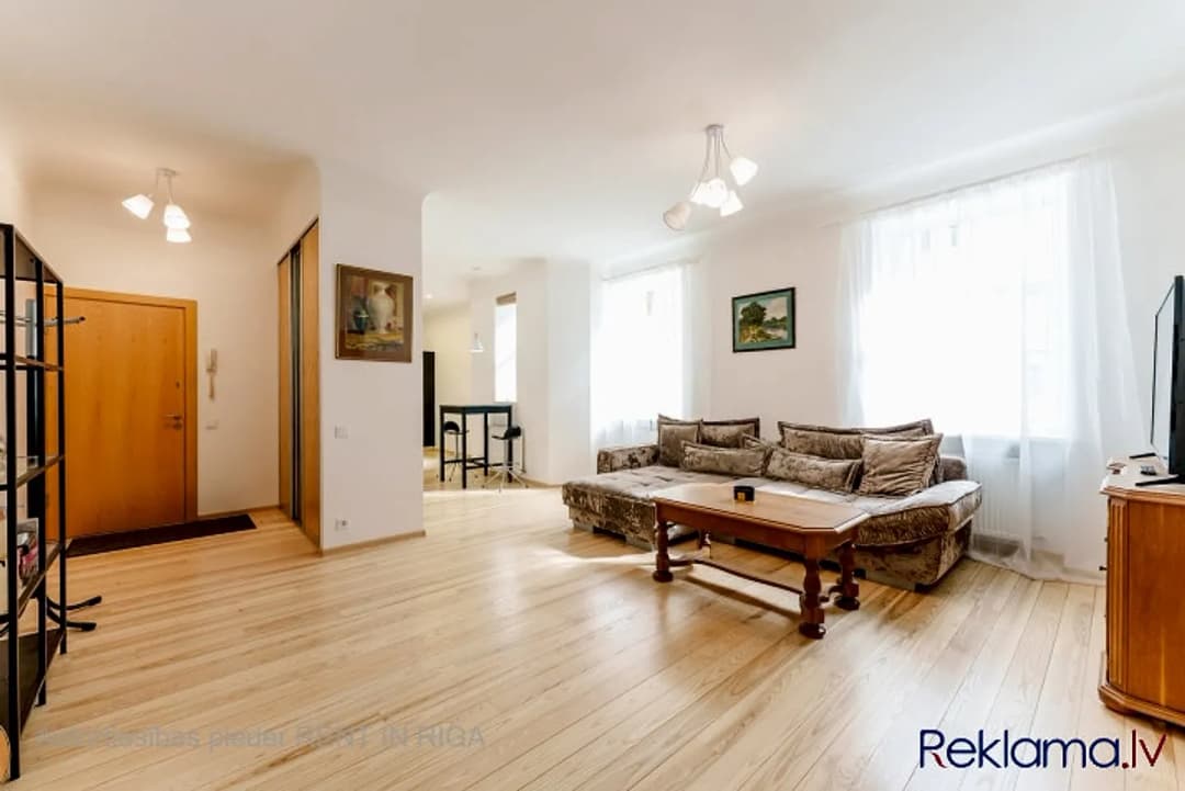 Pārdošanā pilnībā mēbelēts, 2 istabu dzīvoklis, kas izvietots Rīgas klusajā centrā,