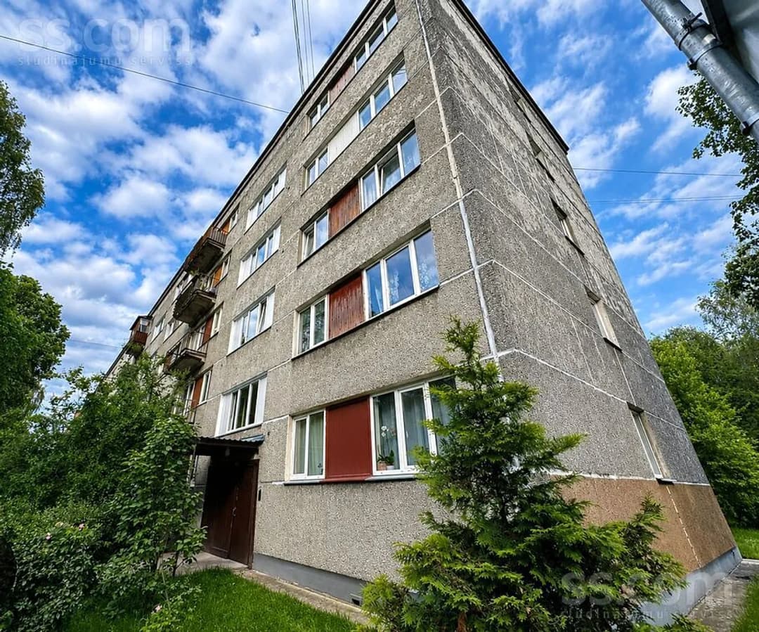 Vienistabas dzīvoklis — Lokomotīves 80