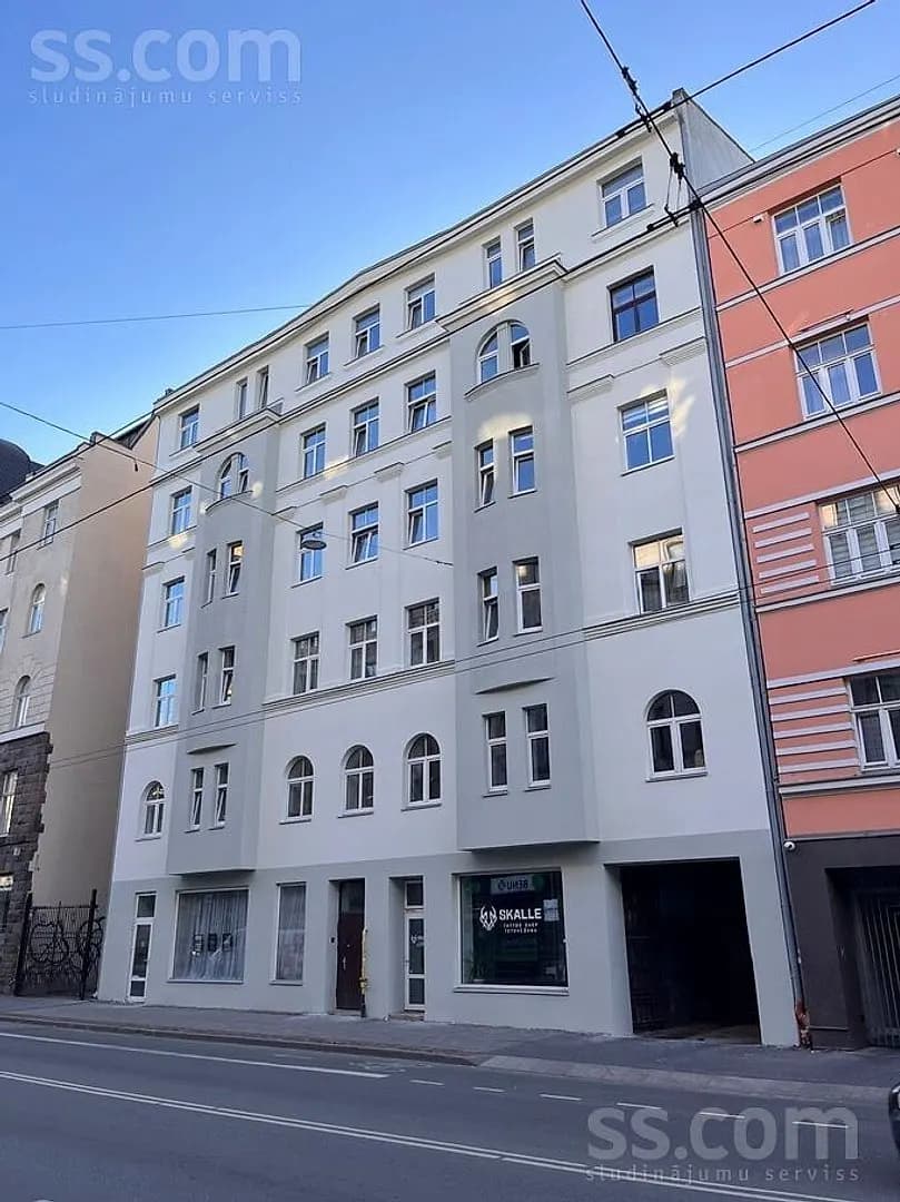 Divistabu dzīvoklis — Čaka 121