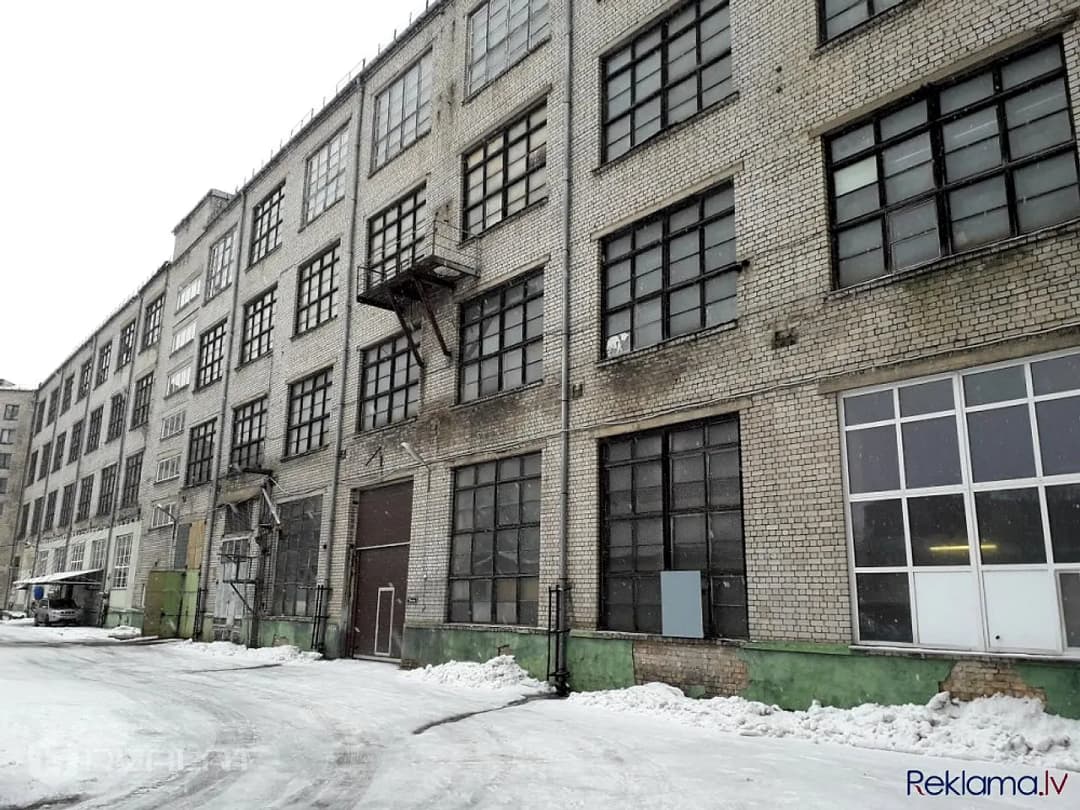 Iznomā noliktavas - ražošanas telpas 700 m2. platībā + Griestu augstums 8 m. + Industriālā