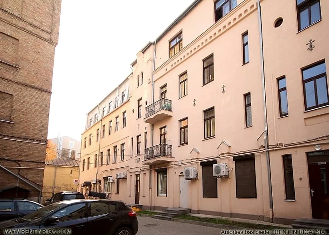 Divistabu dzīvoklis — Stabu iela 30