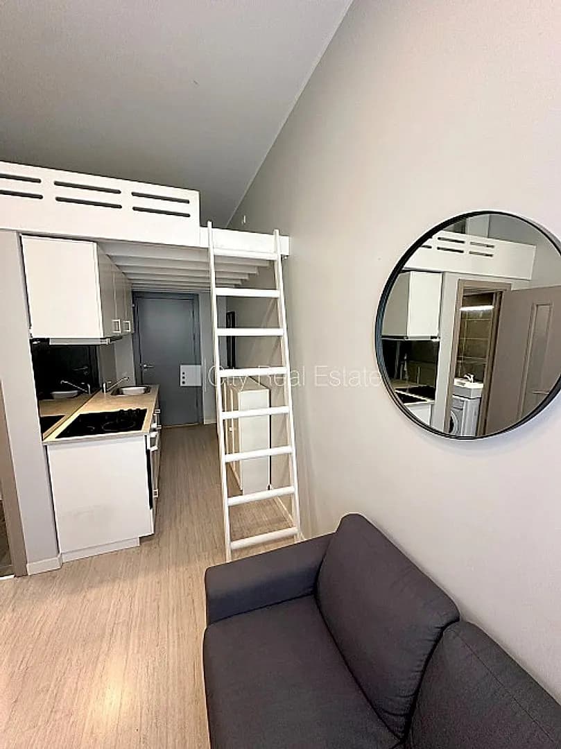 Fasādes māja, renovēta māja, slēgts pagalms, ieeja no ielas, kāpņu telpa pēc kapitālā — bilde 3