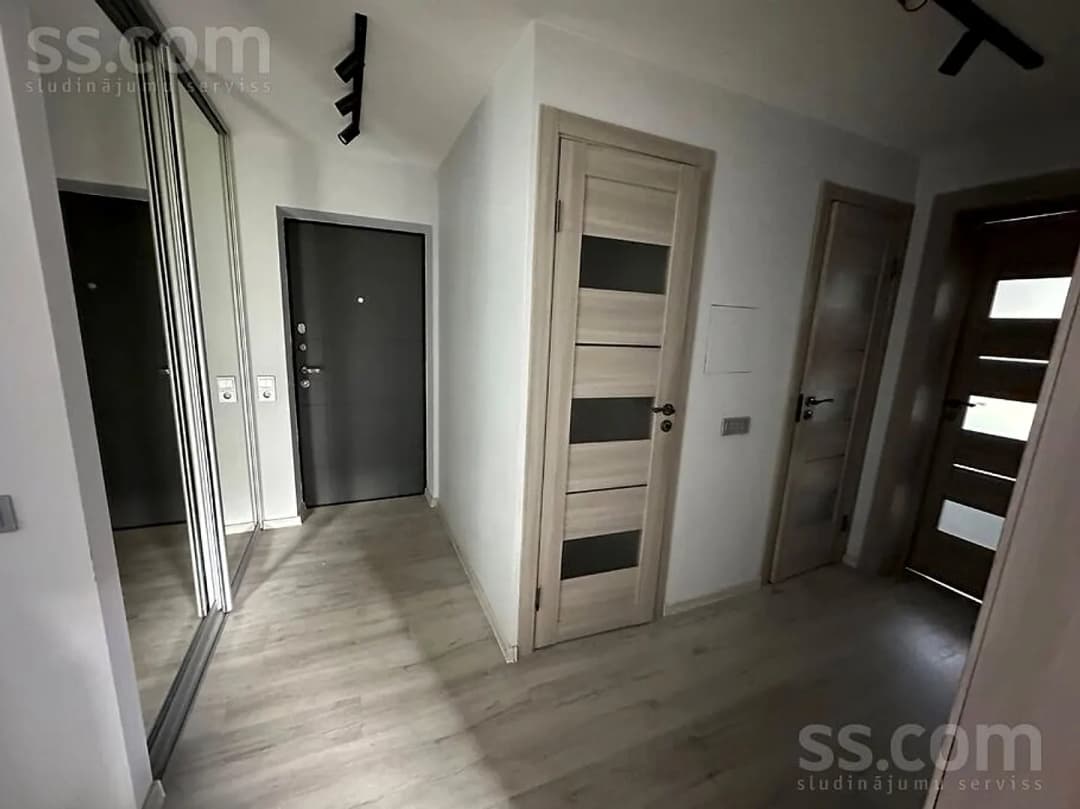 Trīsistabu dzīvoklis — Robežu iela 20 21 — vēl bildes