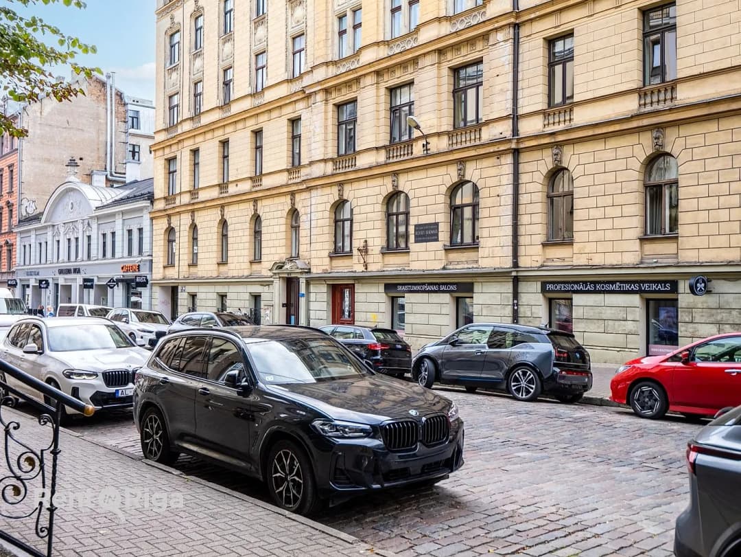 Blaumaņa 8, Centrs