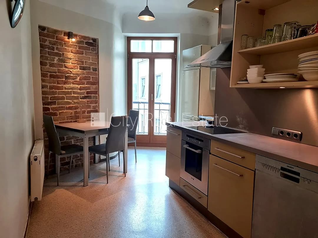 Četristabu dzīvoklis — Bruņinieku iela 28
