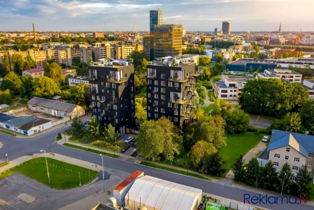Rezervācijai pieejams kompakts 2-istabu dzīvoklis jaunajā projektā Skanstes Rezidences. +