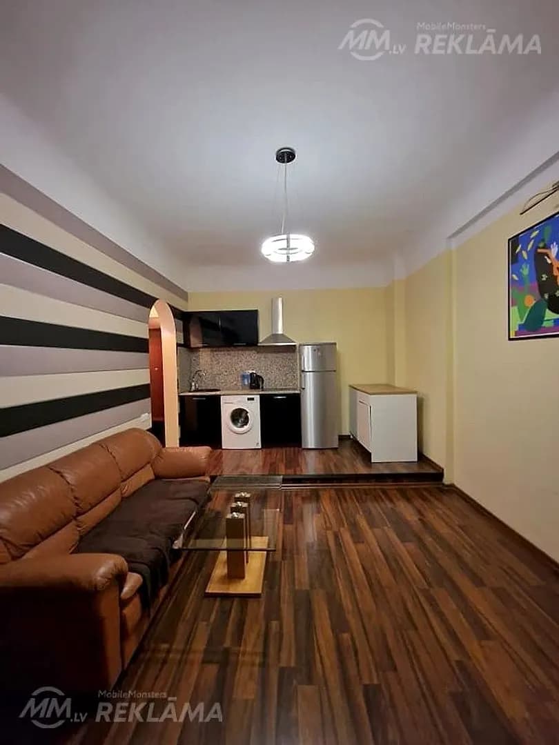 Izīrē 2 istabu 40 m2 dzīvokli pašā centrā renovētā namā A.Čaka ielā 33
