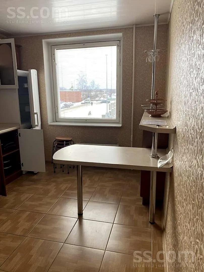 Trīsistabu dzīvoklis — Aveņu iela 25