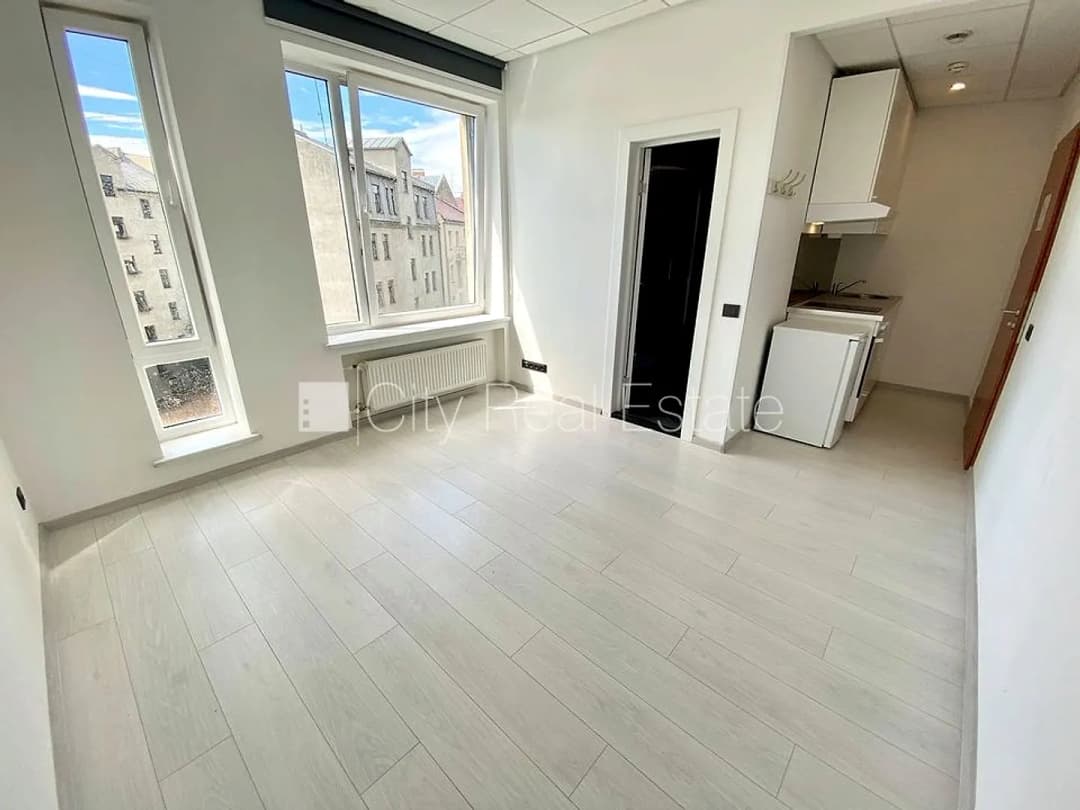 Renovēta māja, slēgts pagalms, ieeja no ielas, ir lifts, kāpņu telpa pēc kapitālā remonta,