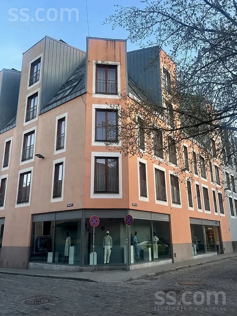 Trīsistabu dzīvoklis — Kungu 25