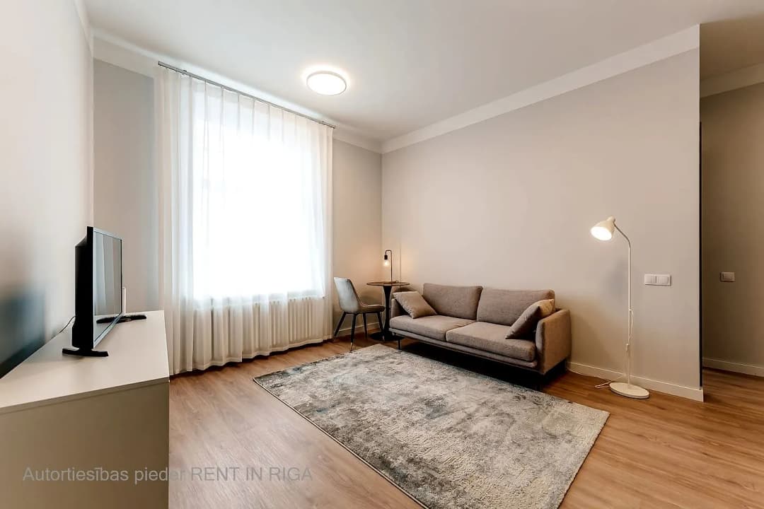 Valdemāra 61, Centrs