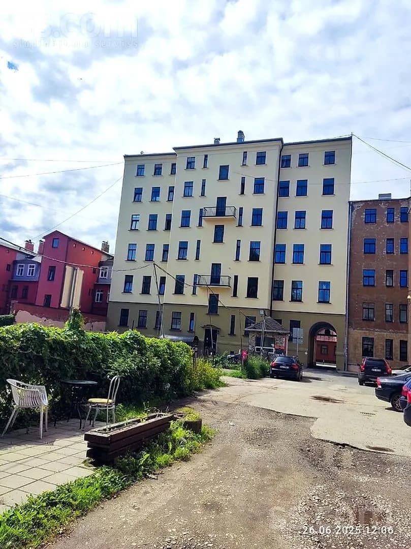 Divistabu dzīvoklis — Bruņinieku 75