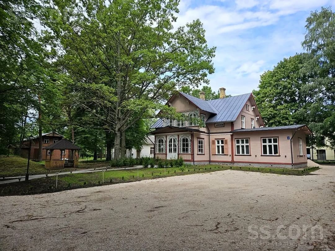 Divistabu dzīvoklis — Dzelzceļa 3a