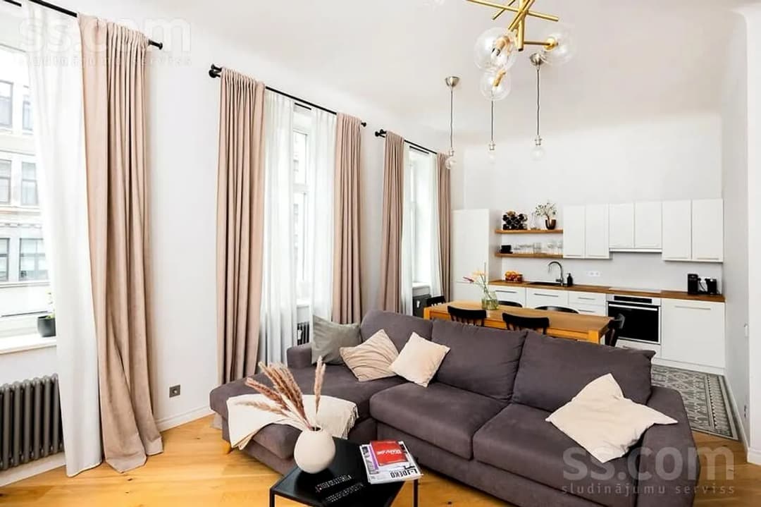 Trīsistabu dzīvoklis — Lāčplēša 53 — vēl bildes