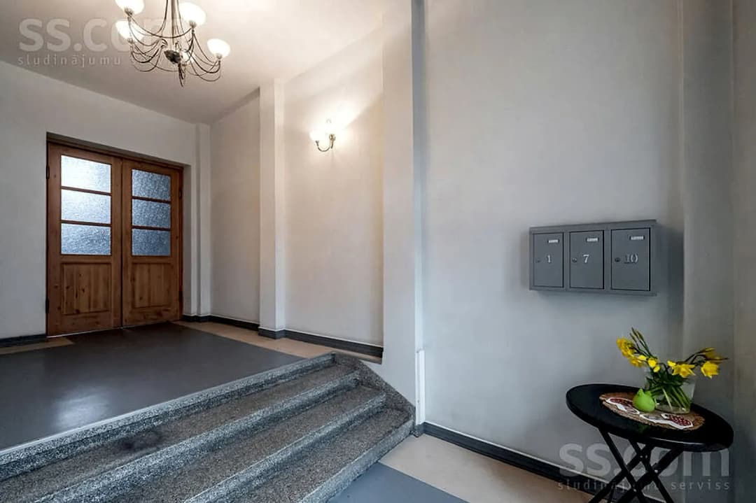 5 istabu dzīvoklis — Pulkv. Brieža 19 — vēl bildes