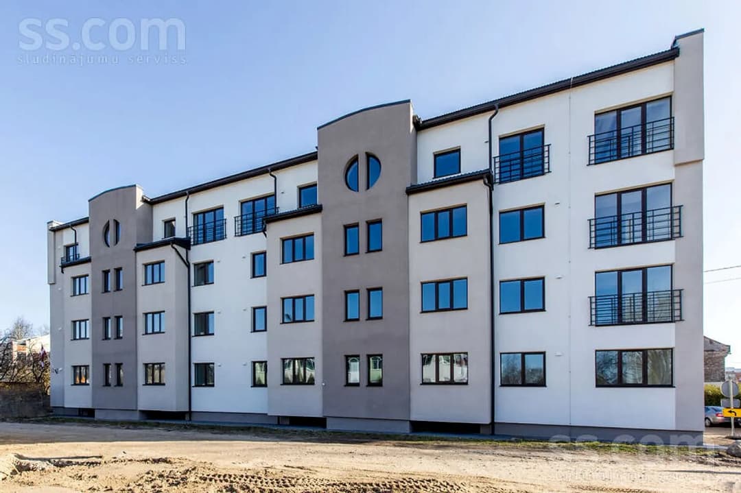 Trīsistabu dzīvoklis — Pulkveža Brieža 22