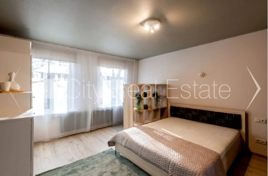 Fasādes māja, renovēta māja, labiekārtota apzaļumota teritorija, vieta automašīnai, ieeja — bilde 4