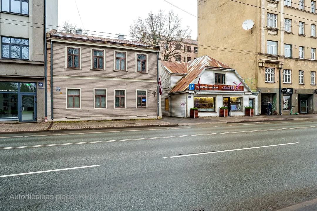 Aleksandra Čaka 107, Centrs