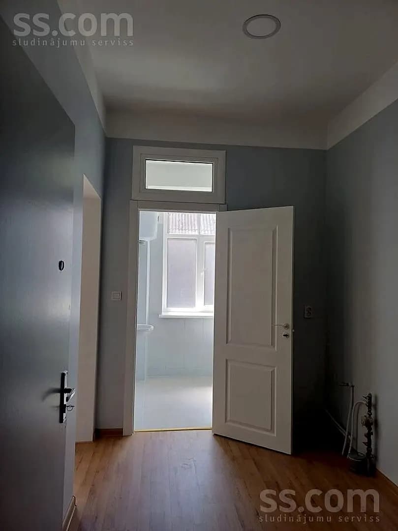 Trīsistabu dzīvoklis — 5 2