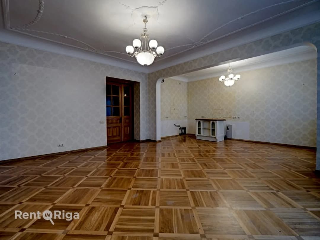 Elegants 4-istabu dzīvoklis Baznīcas ielā Pārdod plašu, gaišu un saulainu 4-istabu dzīvokli — bilde 4