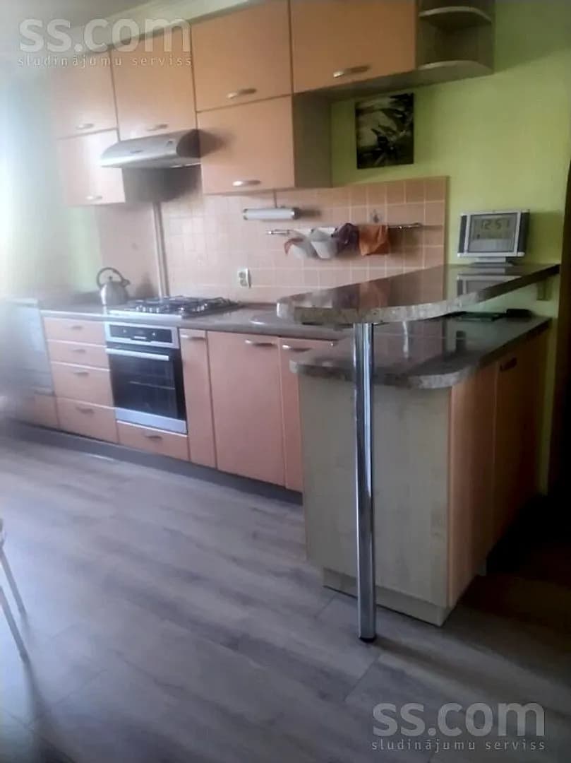 Trīsistabu dzīvoklis — Staiceles 15