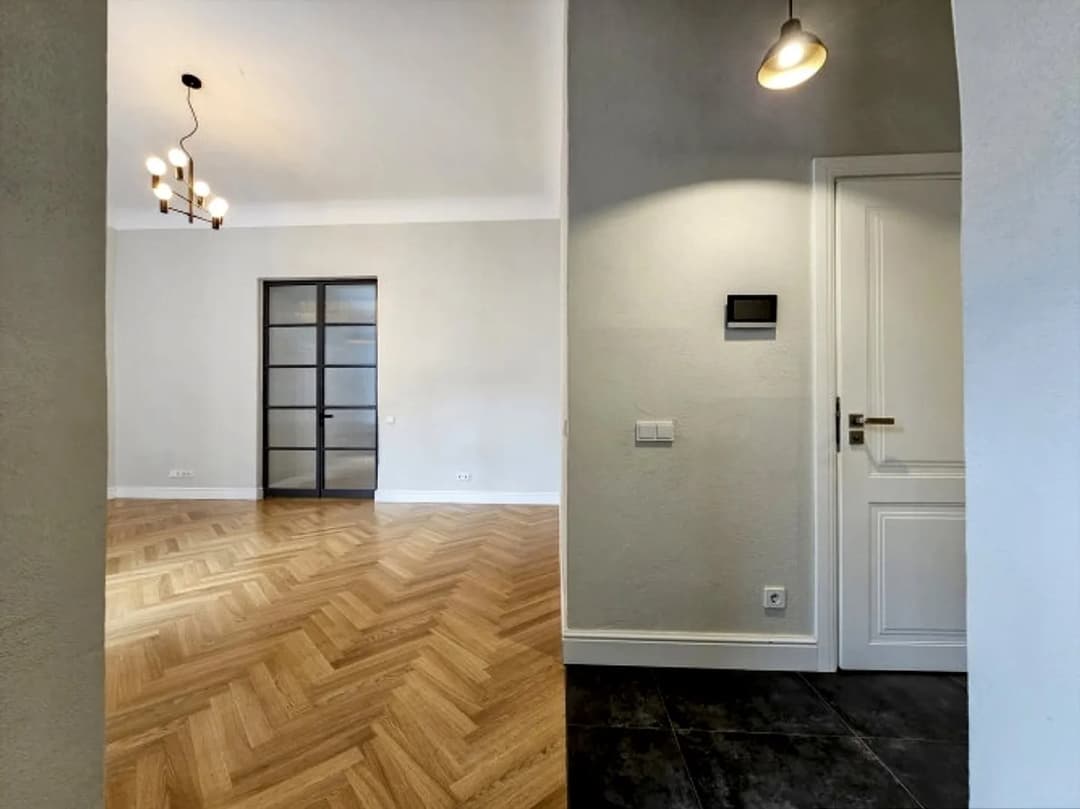 Divistabu dzīvoklis — Kr.Valdemāra iela 27/29